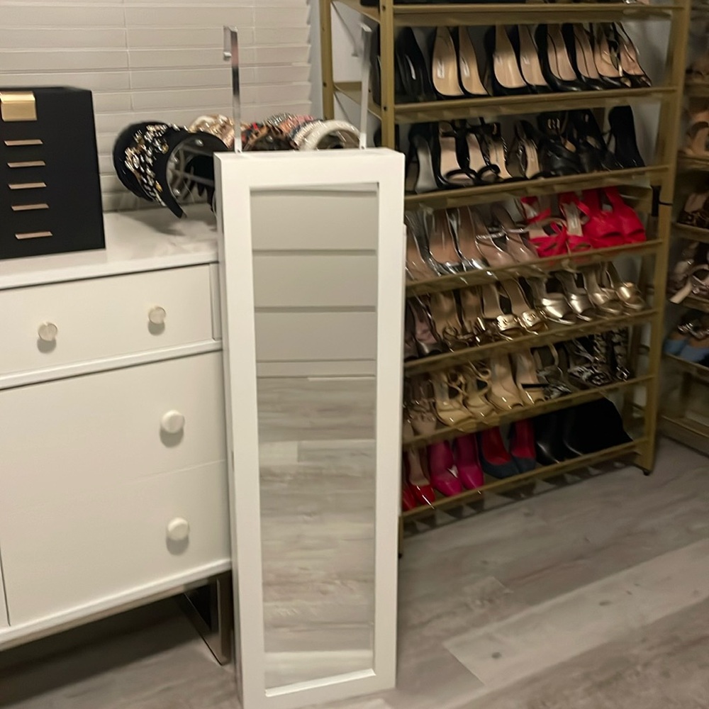 JEWELRY CASE.
